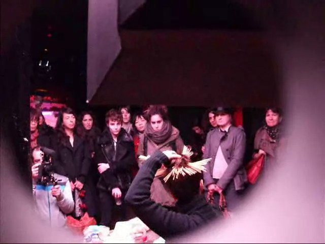 dimanche rouge, 11, performances