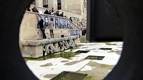 street-art, parvis, palais de tokyo, jr, artiste, performer, photographe, bnf, inside out, iop