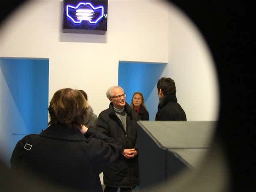 maison rouge, néon, who s afraid of red yellow and blue