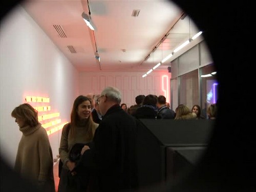 maison rouge, néon, who s afraid of red yellow and blue