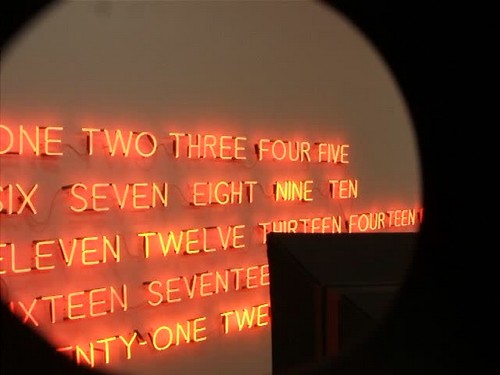 maison rouge, néon, who s afraid of red yellow and blue