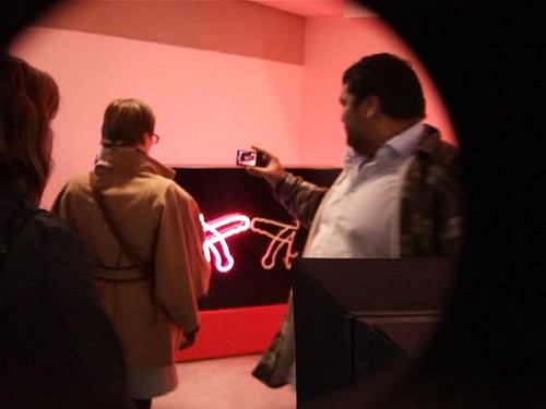 maison rouge, néon, who s afraid of red yellow and blue