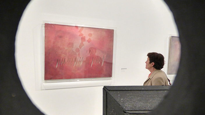 lucio fontana, musée d'art moderne, ville de paris, expositions, rétrospective, sculptures, toiles, céramiques, fabrice hergott, choghakate kazarian, sébastien gokalp, nini ardemagni laurini, jean louis schefer, daniel soutif, anthony white, luca massimo barbero, paolo campiglio, marina pugliese, sébastien gokalp, choghakate kazarian, michel tapié, lawrence alloway